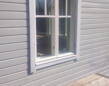 Nya fönster till gammalt hus med äkta spröjs